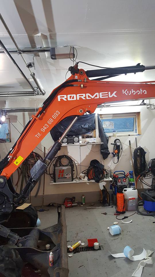 Rørmeks minigraver i verkstedet